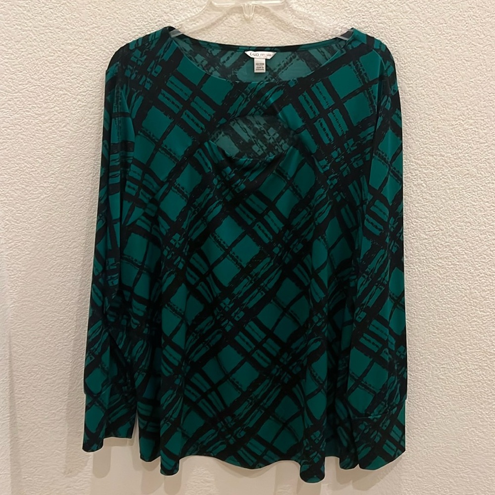 60. CATO BLACK & GREEN LONG SLEEVES TOP 18/20W
